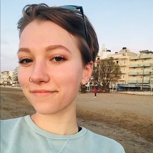 Meet your Posher, Emily